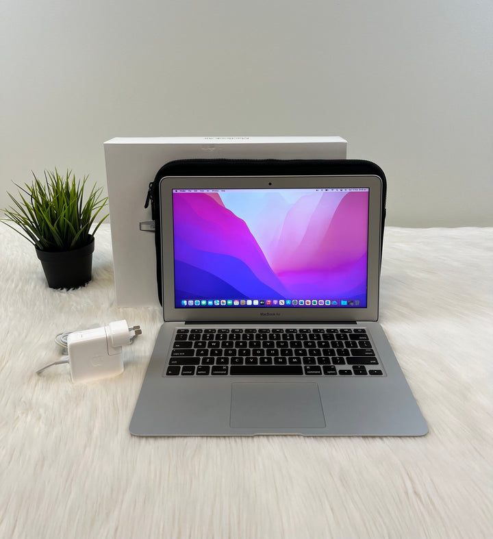 2017 MacBook Air 13-Inch (256GB, 8GB RAM) w/ 6 Months Warranty & Accessories